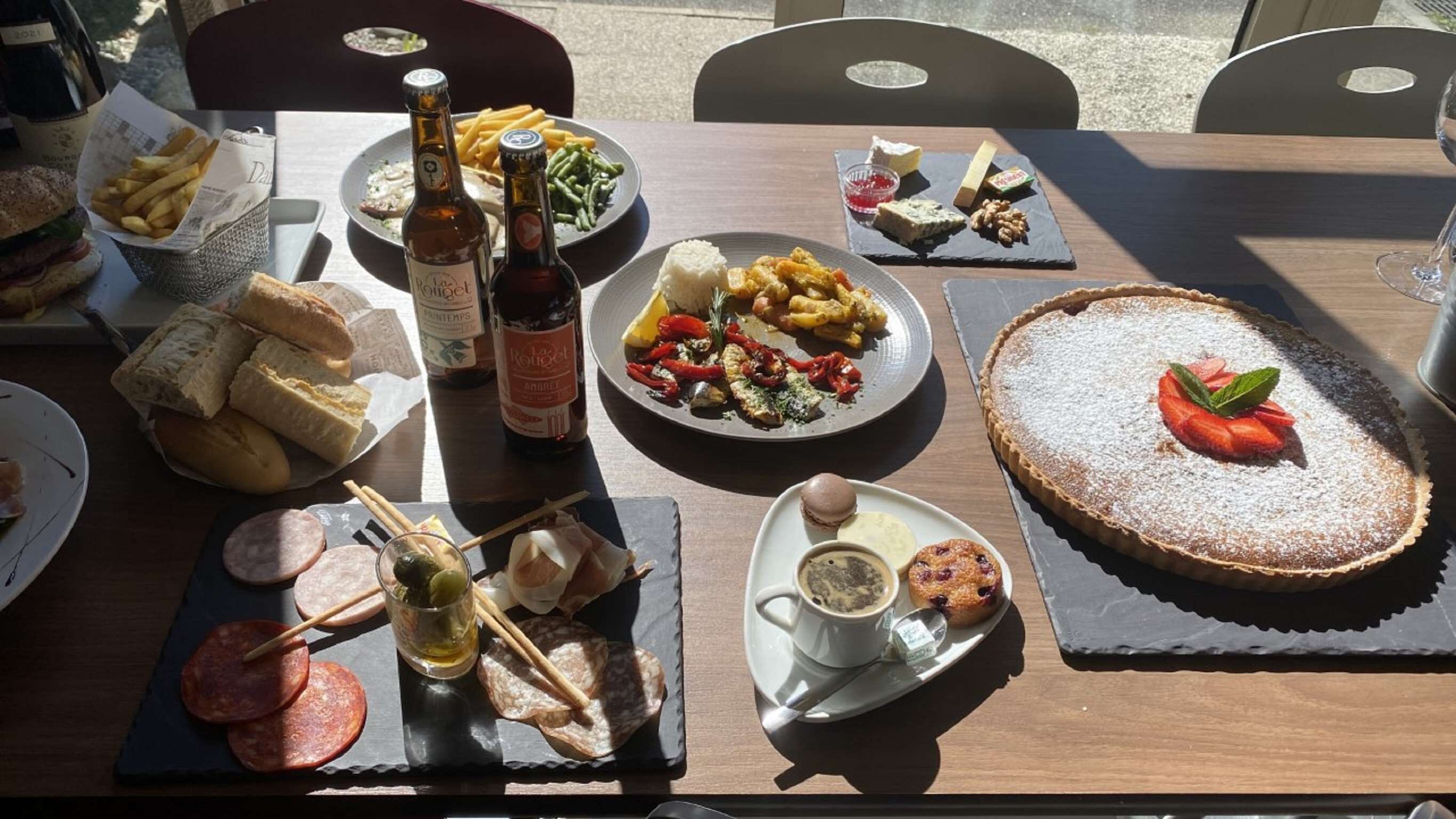 lunch and dinner served, french cuisine