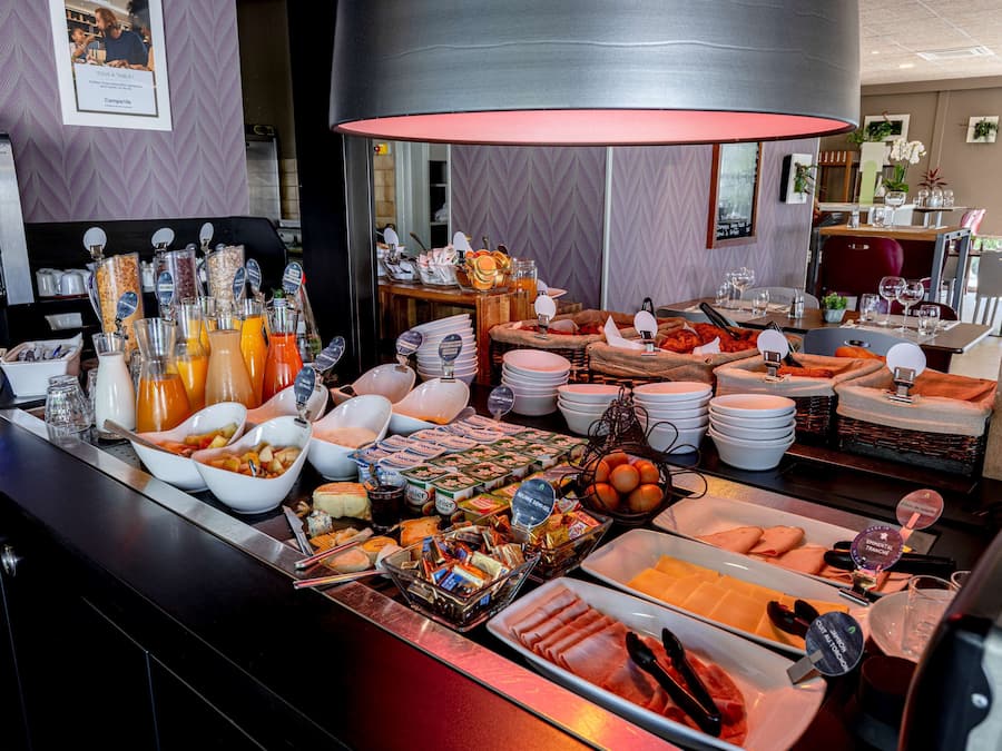 Daily buffet breakfast (EUR 15.90 per person)