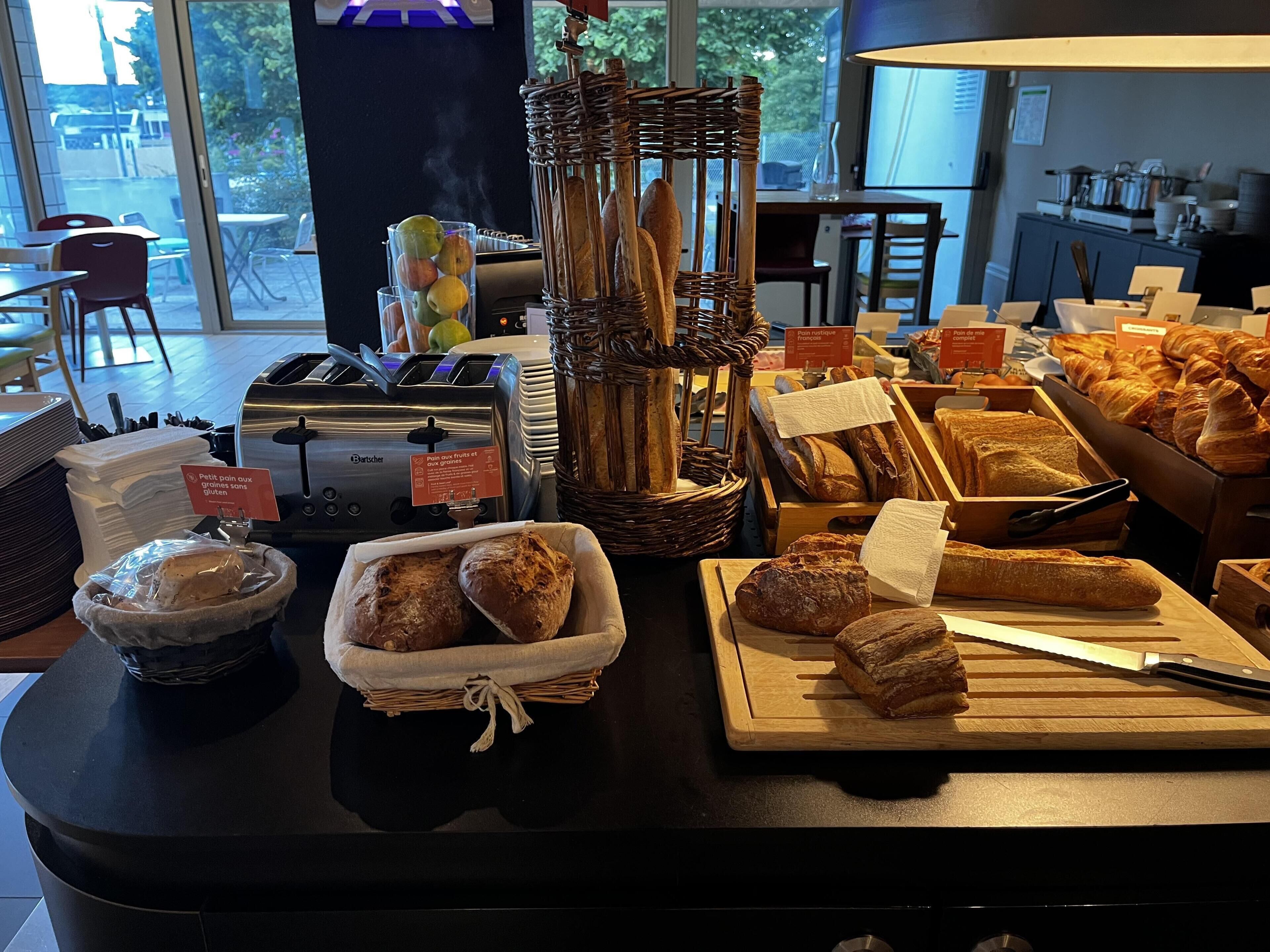 Se ofrece un desayuno bufé todos los días (por un coste adicional)