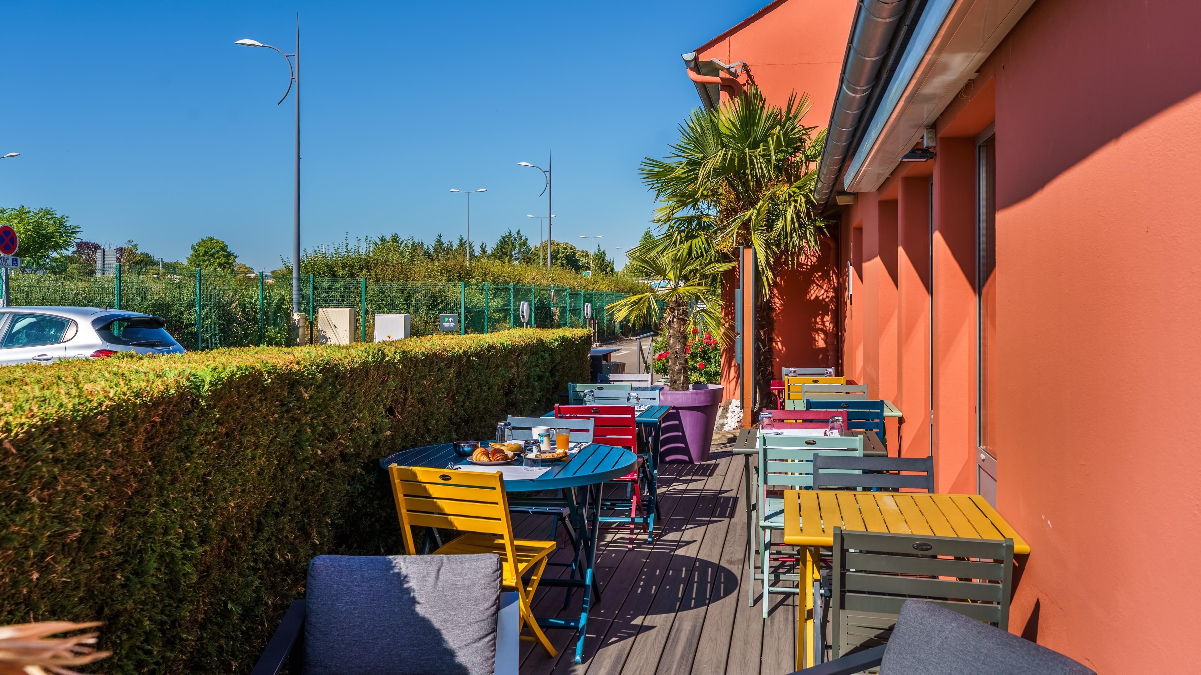 المنشأة من الخارج