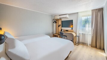 标准房, 2 张单人床 | 高档床上用品、办公桌、遮光窗帘、隔音