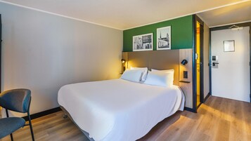 Habitación superior, 1 cama de matrimonio grande | Ropa de cama de alta calidad, escritorio, cortinas opacas
