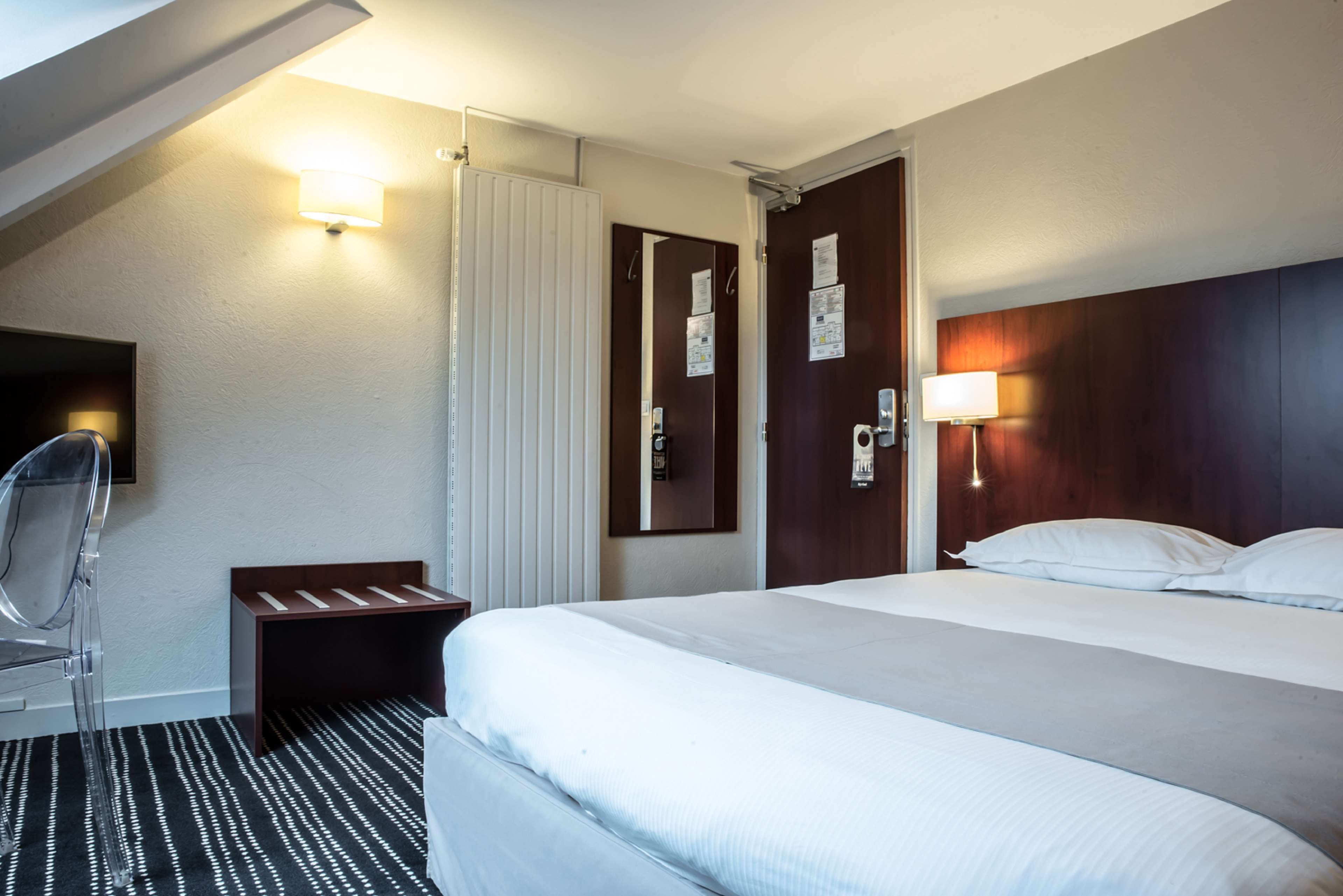 standard room, 1 double bed | desk, soundproofing, free wifi, bed sheets