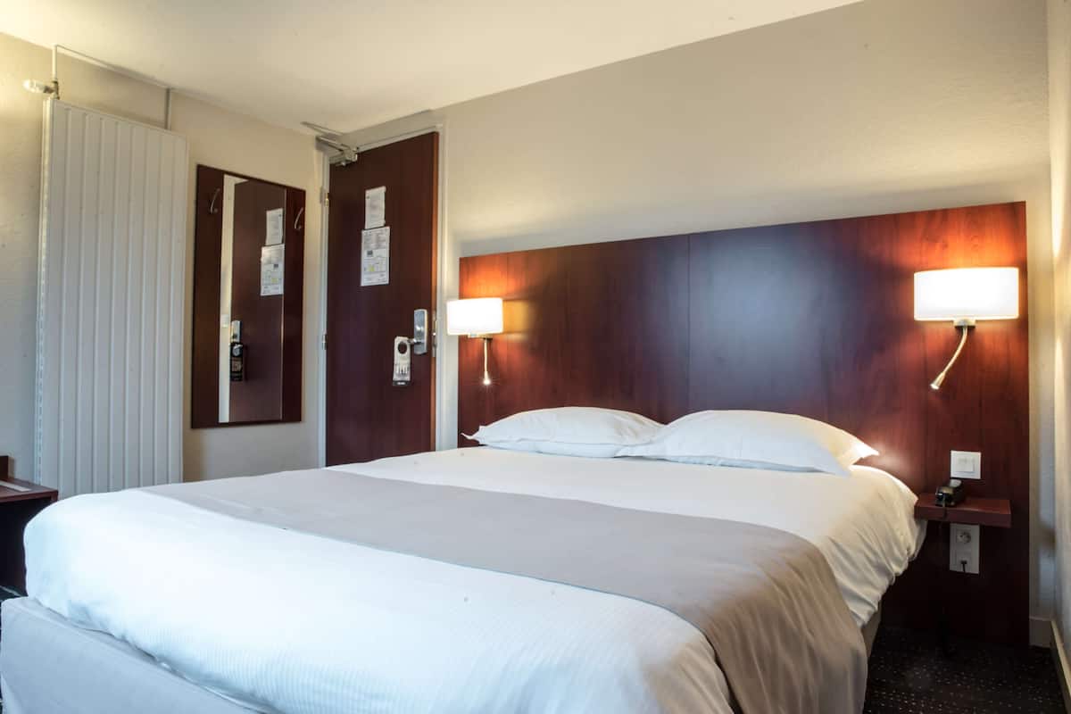 standard room, 1 double bed | desk, soundproofing, free wifi, bed sheets