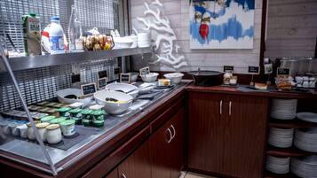 Petit déjeuner buffet (14 EUR par personne)