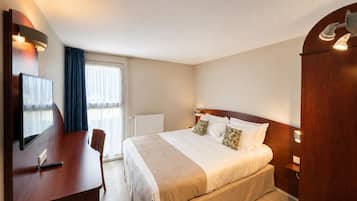 Habitación estándar, 1 cama matrimonial | Escritorio, insonorización, wifi gratis y ropa de cama