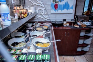 Desayuno buffet todos los días (con cargo) 