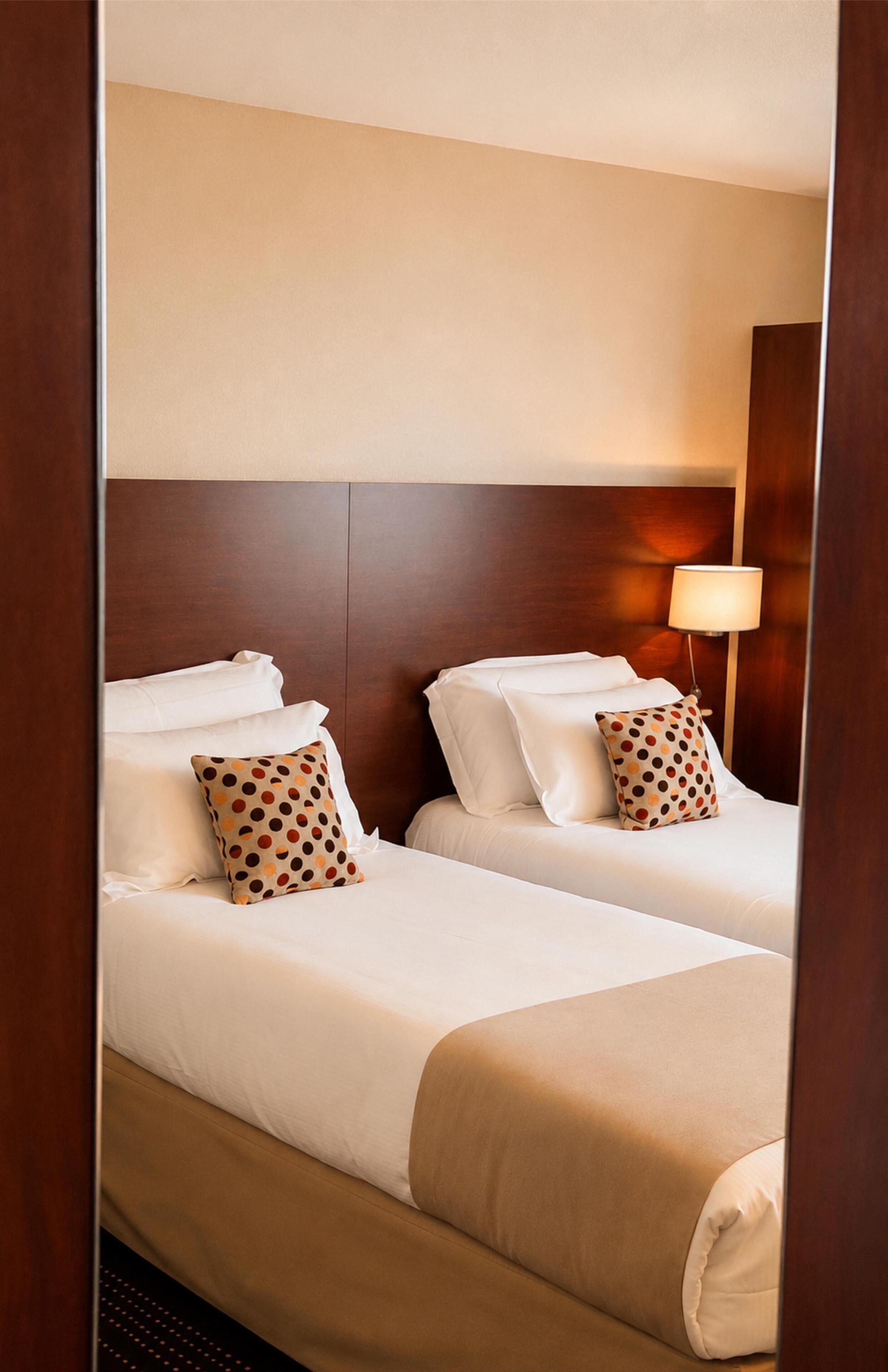Standard Room, 2 Single Beds | Desk, soundproofing, free WiFi, bed sheets