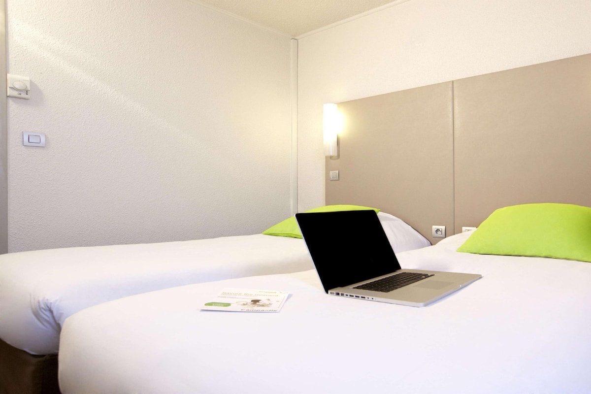Kamar Standar, 2 Tempat Tidur Twin | Seprai premium, meja kerja, dan ruang kerja ramah laptop