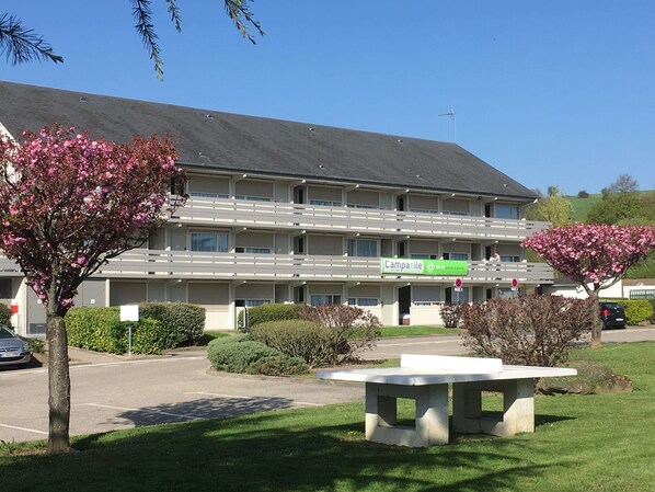 A multi-story hotel with a sign indicating Wi-Fi availability.
