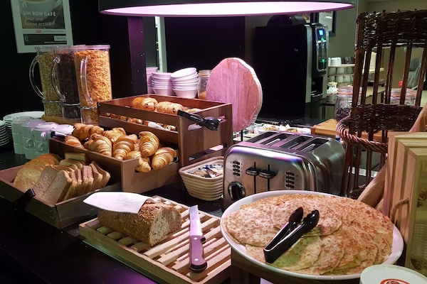 Daily buffet breakfast (EUR 13.90 per person)