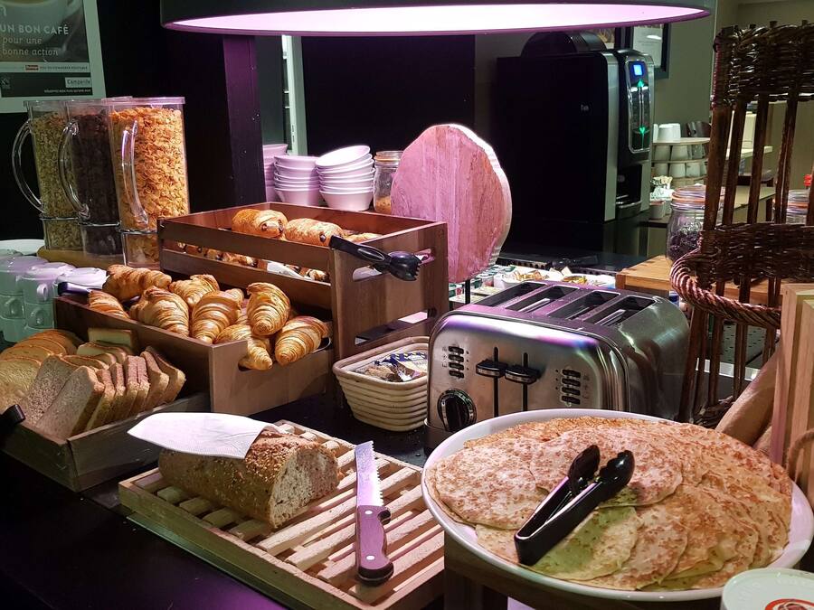 Daily buffet breakfast for a fee