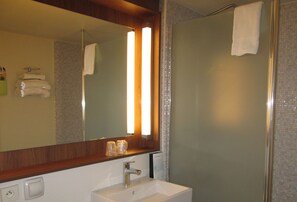 Eco-friendly toiletries, hair dryer, towels