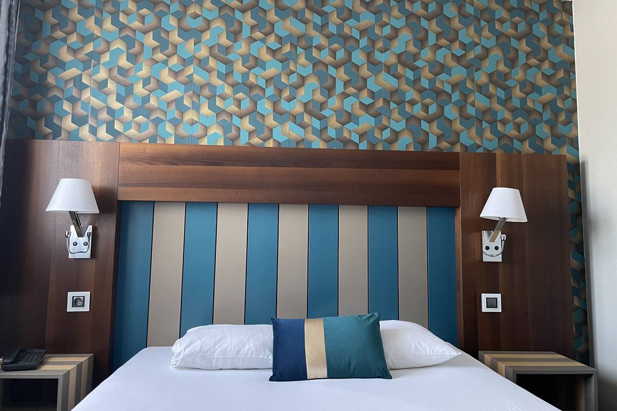 Chambre Double | 高級寝具、デスク、防音設備、WiFi (無料)