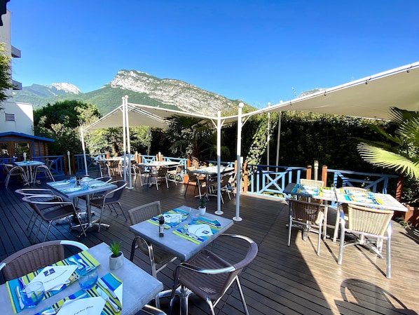 Lunch, dinner served; French cuisine, alfresco dining