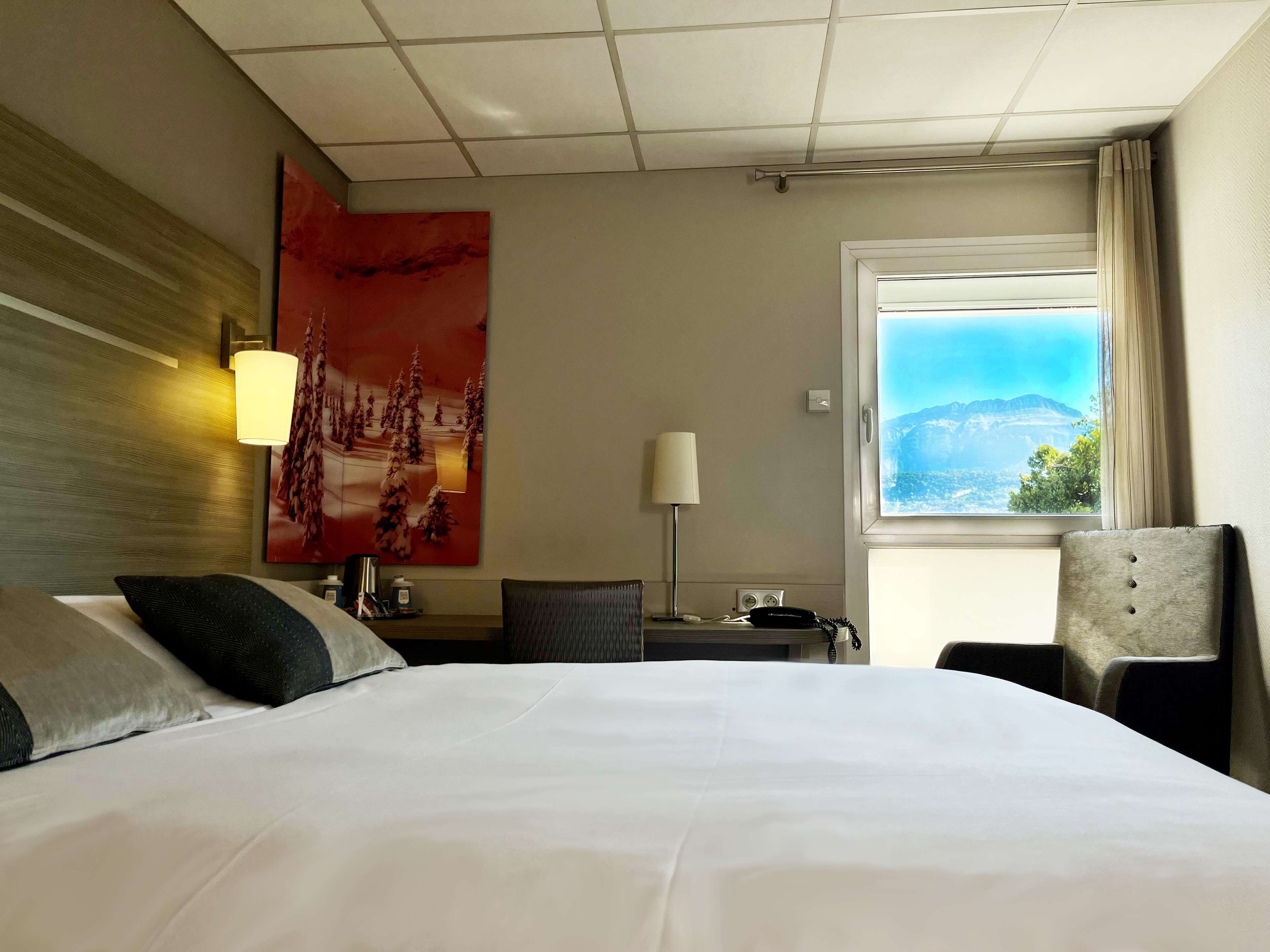 Premium bedding, desk, blackout drapes, soundproofing