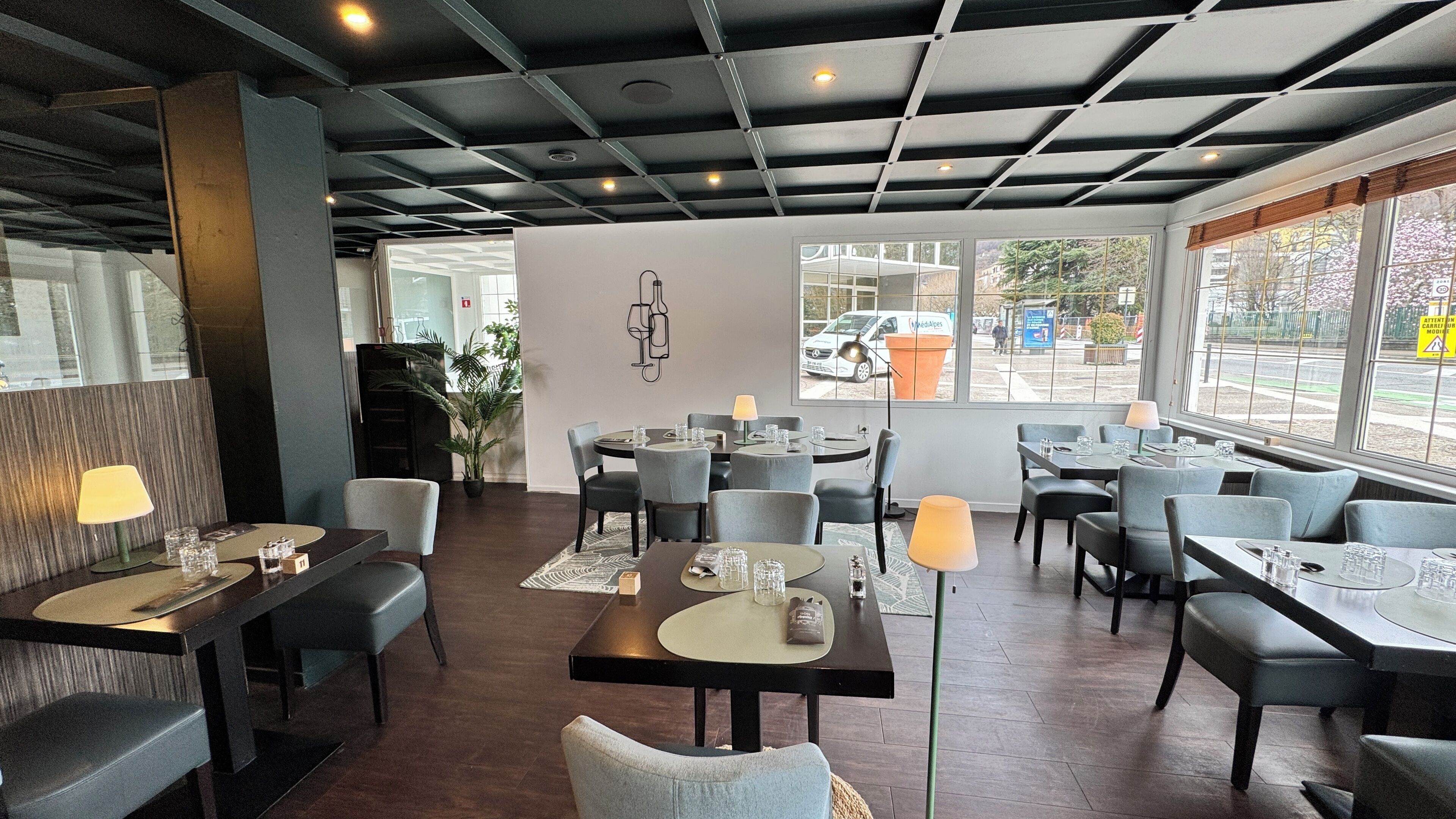 Desayuno buffet (EUR 14 por persona) 