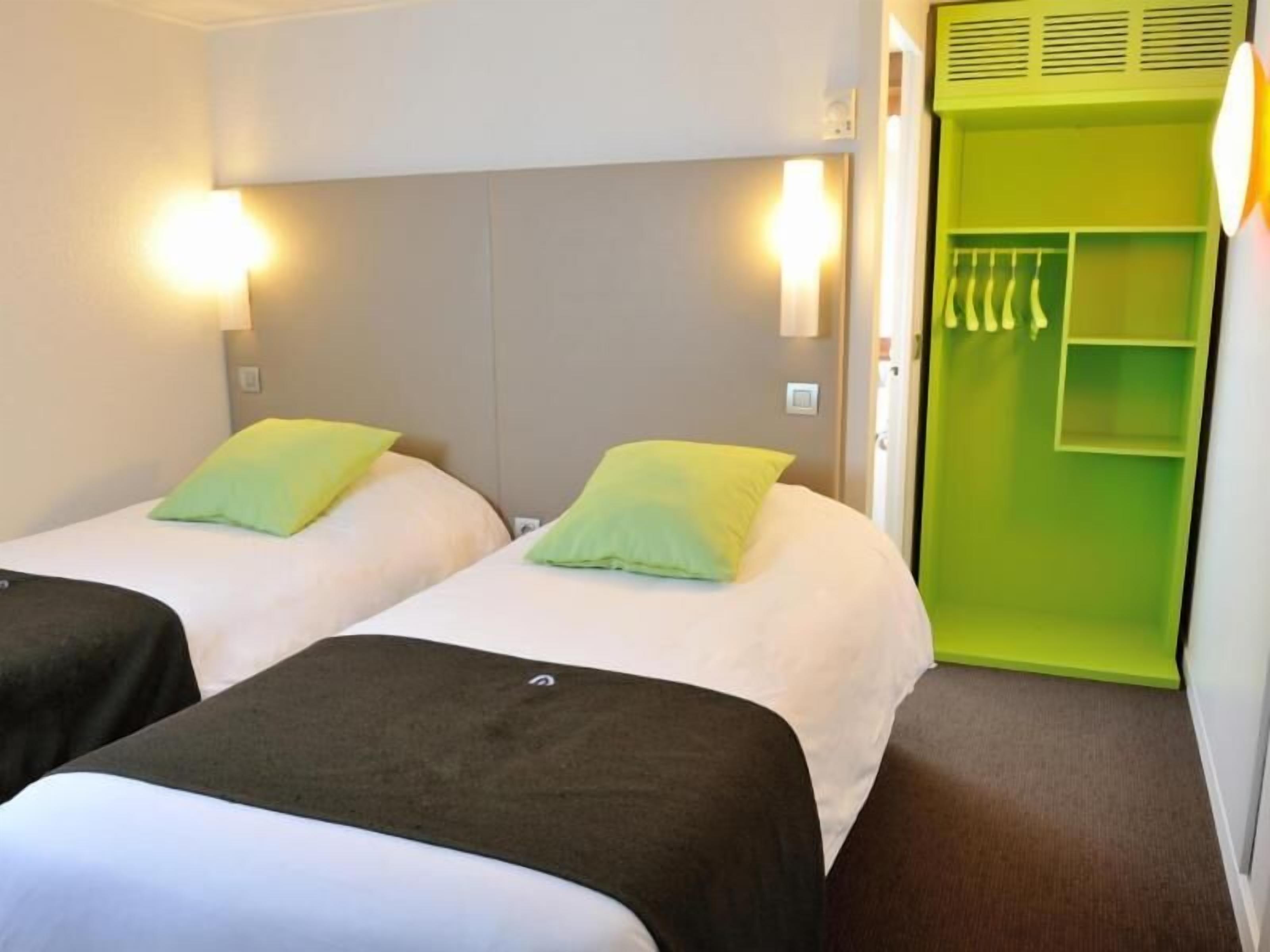 Desk, soundproofing, iron/ironing board, free WiFi