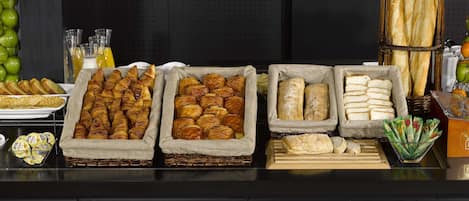 Petit déjeuner à emporter (12.9 EUR par personne)