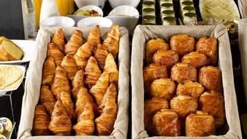 Tägliches Frühstück zum Mitnehmen gegen Gebühr