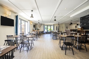 Breakfast, lunch, dinner served; French cuisine