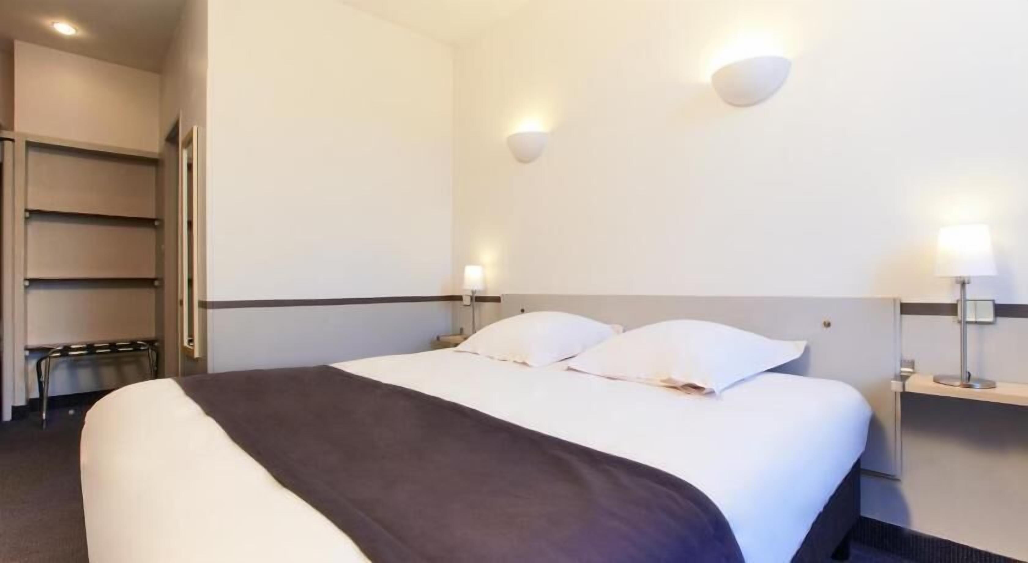 In-room safe, desk, free WiFi, bed sheets