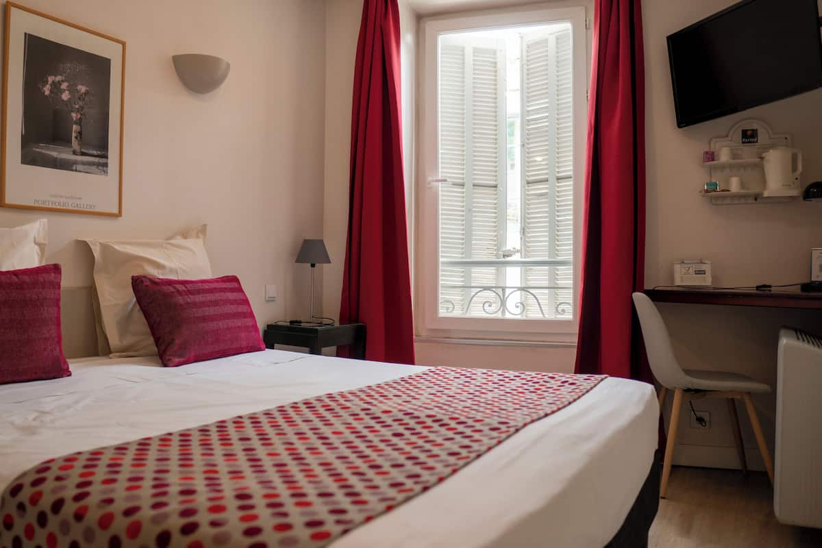 Superior Double Room | In-room safe, desk, free WiFi, bed sheets