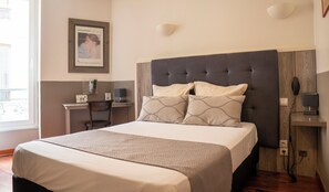 Double Room | In-room safe, desk, free WiFi, bed sheets - Plazza hôtel (Nîmes)