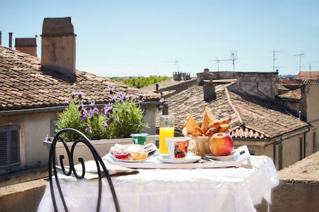 Rooftop terrace. Plazza hôtel