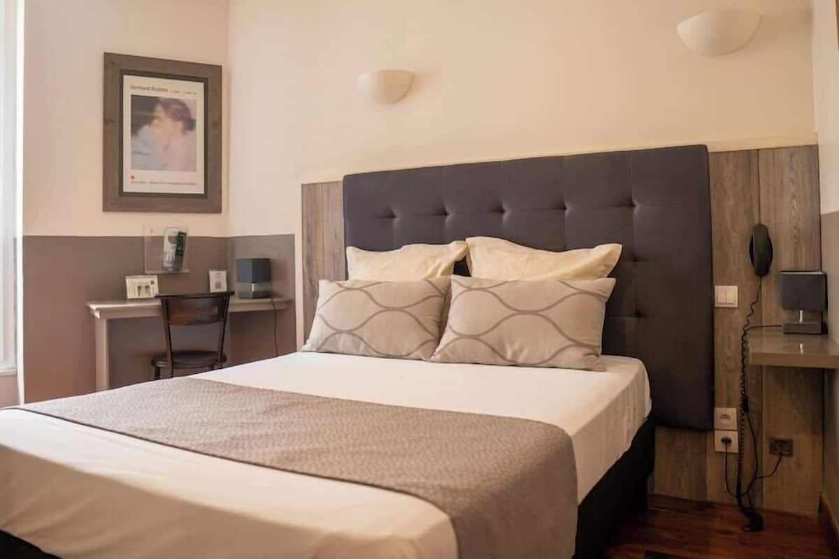 Coffres-forts dans les chambres, bureau, Wi-Fi gratuit, draps fournis