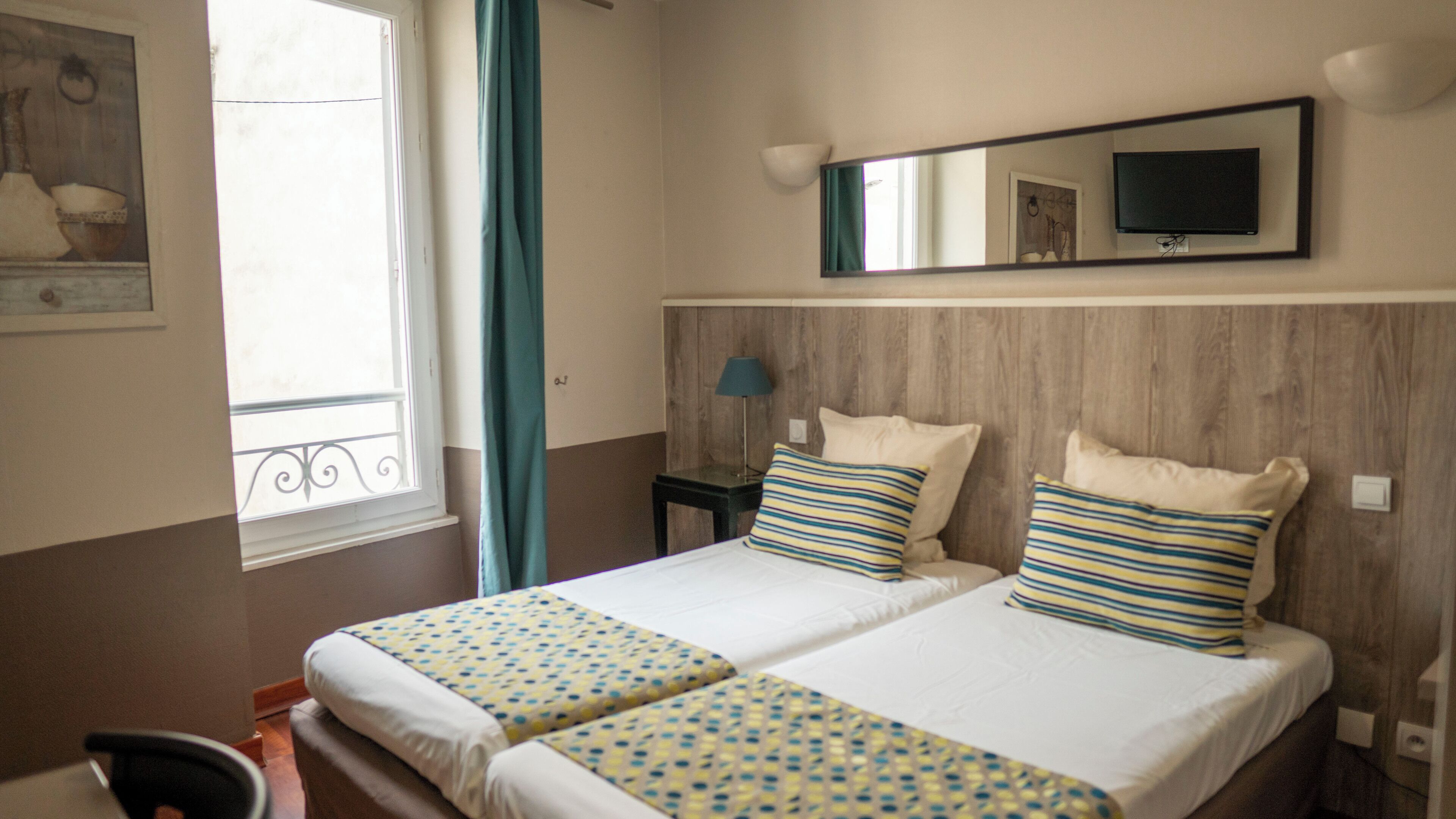 Twin Room | In-room safe, desk, free WiFi, bed sheets