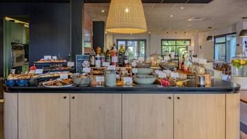 Café da manhã, almoço e jantar