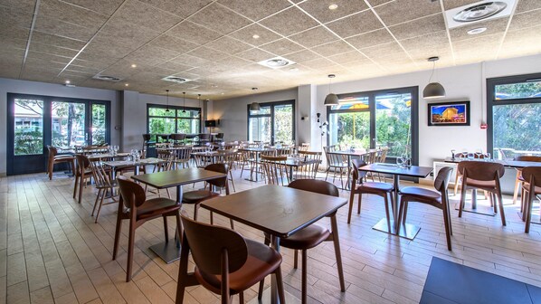 Breakfast, lunch, dinner served; French cuisine