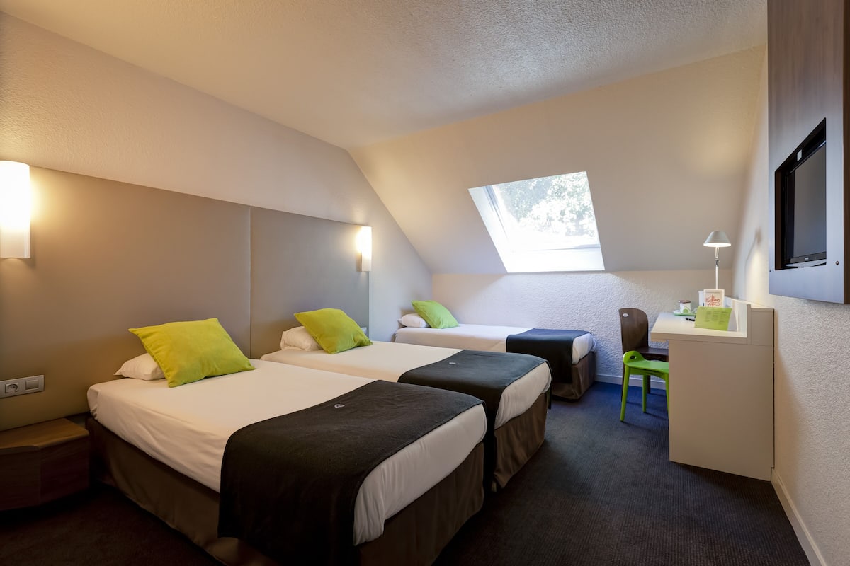 premium bedding, desk, soundproofing, free cots/infant beds