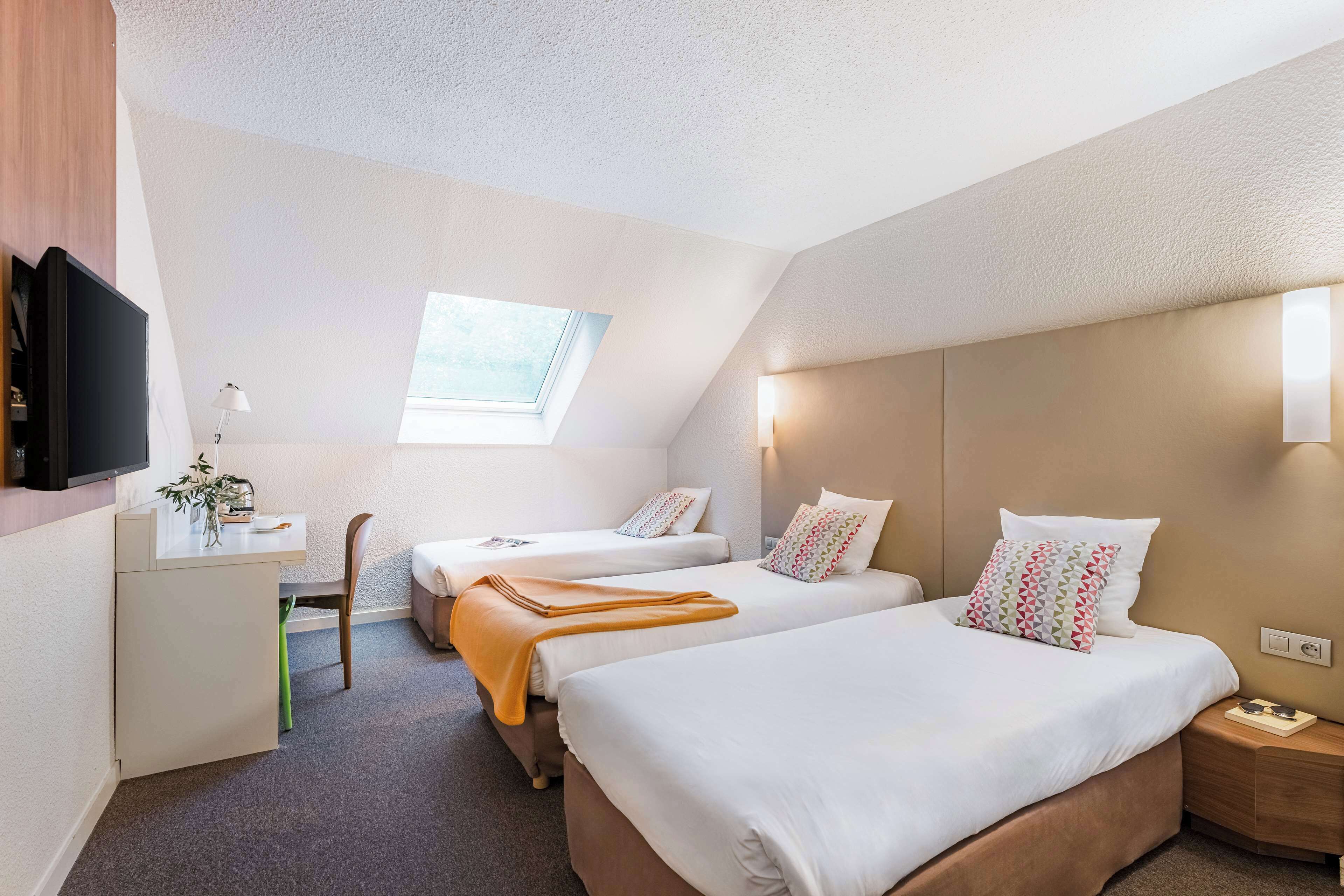 standard room, 3 single beds | premium bedding, desk, soundproofing, free cots/infant beds