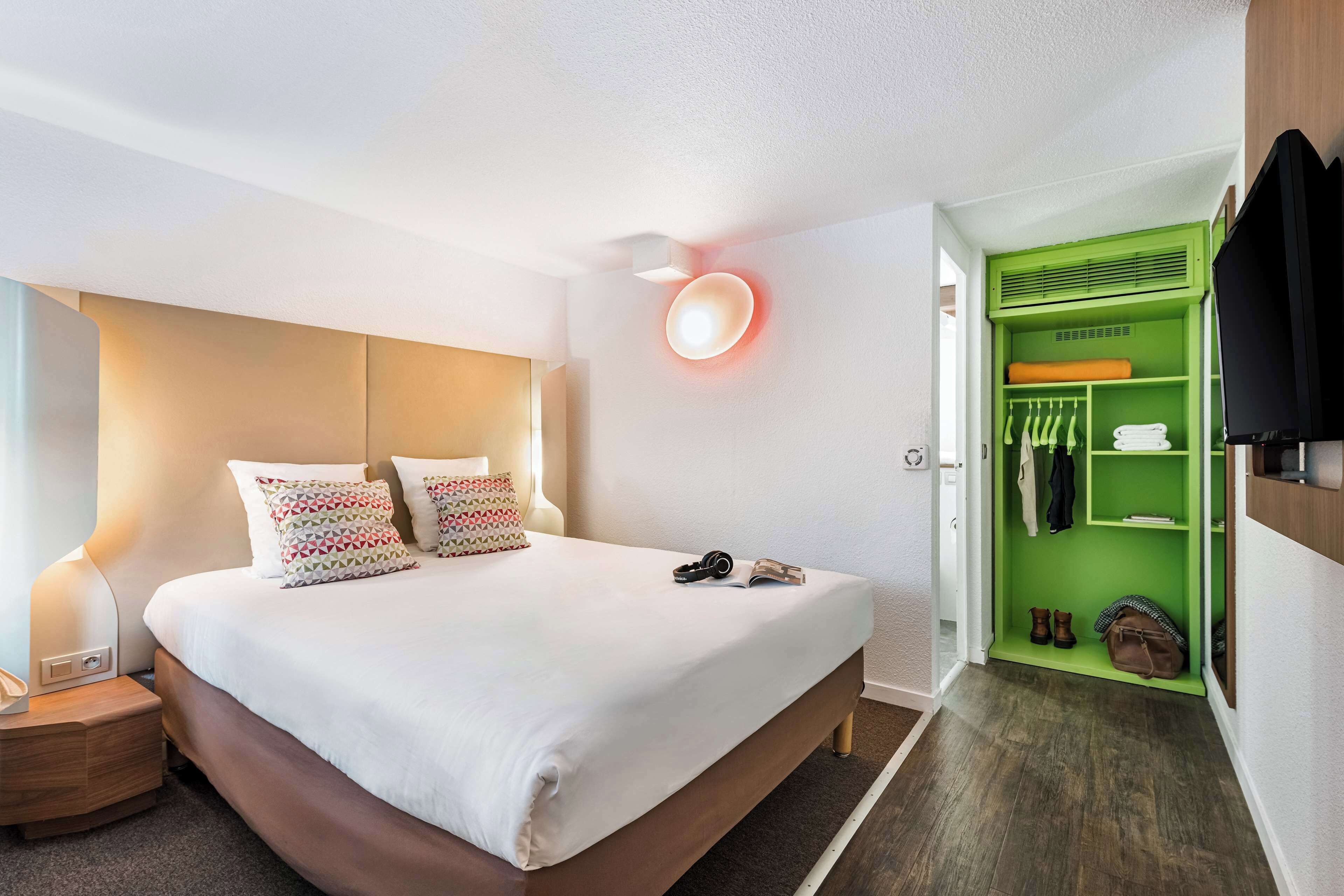 Standard Room, 1 Double Bed | Premium bedding, desk, soundproofing, free cribs/infant beds