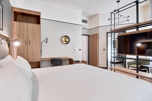 Suite Junior, 1 letto king con divano letto | Una scrivania, ferro/asse da stiro, culle/letti per bambini (gratuiti)