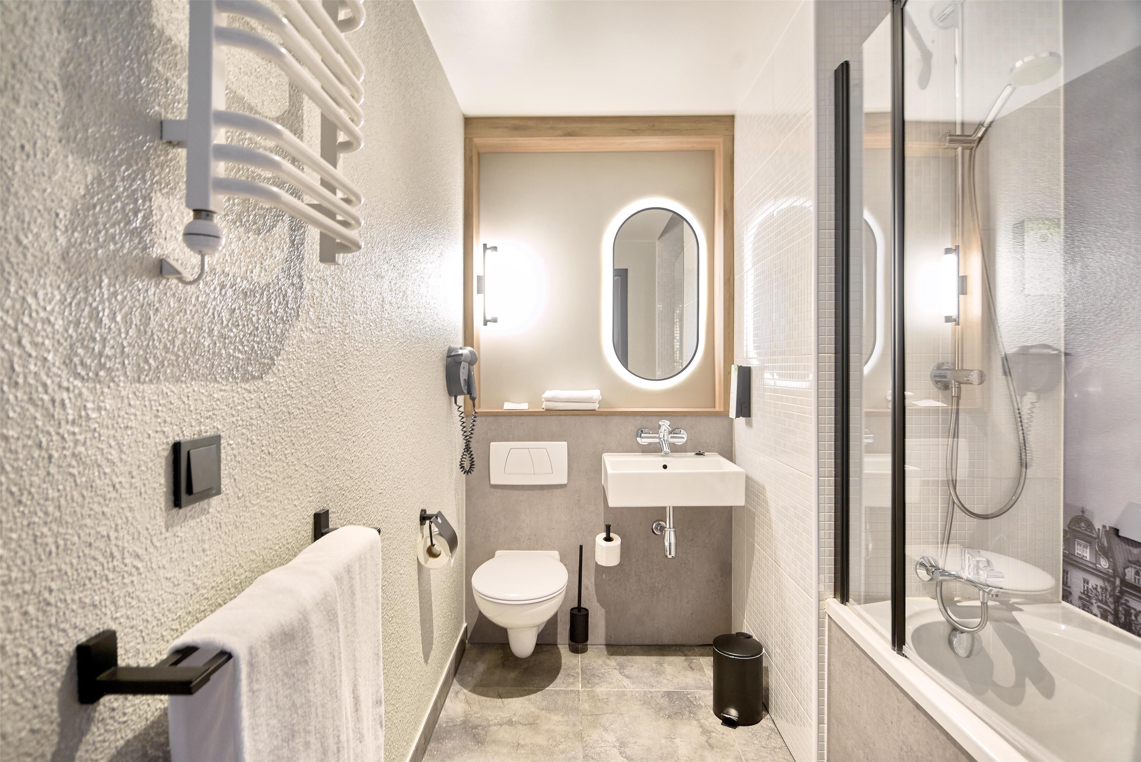 eco-friendly toiletries, towels