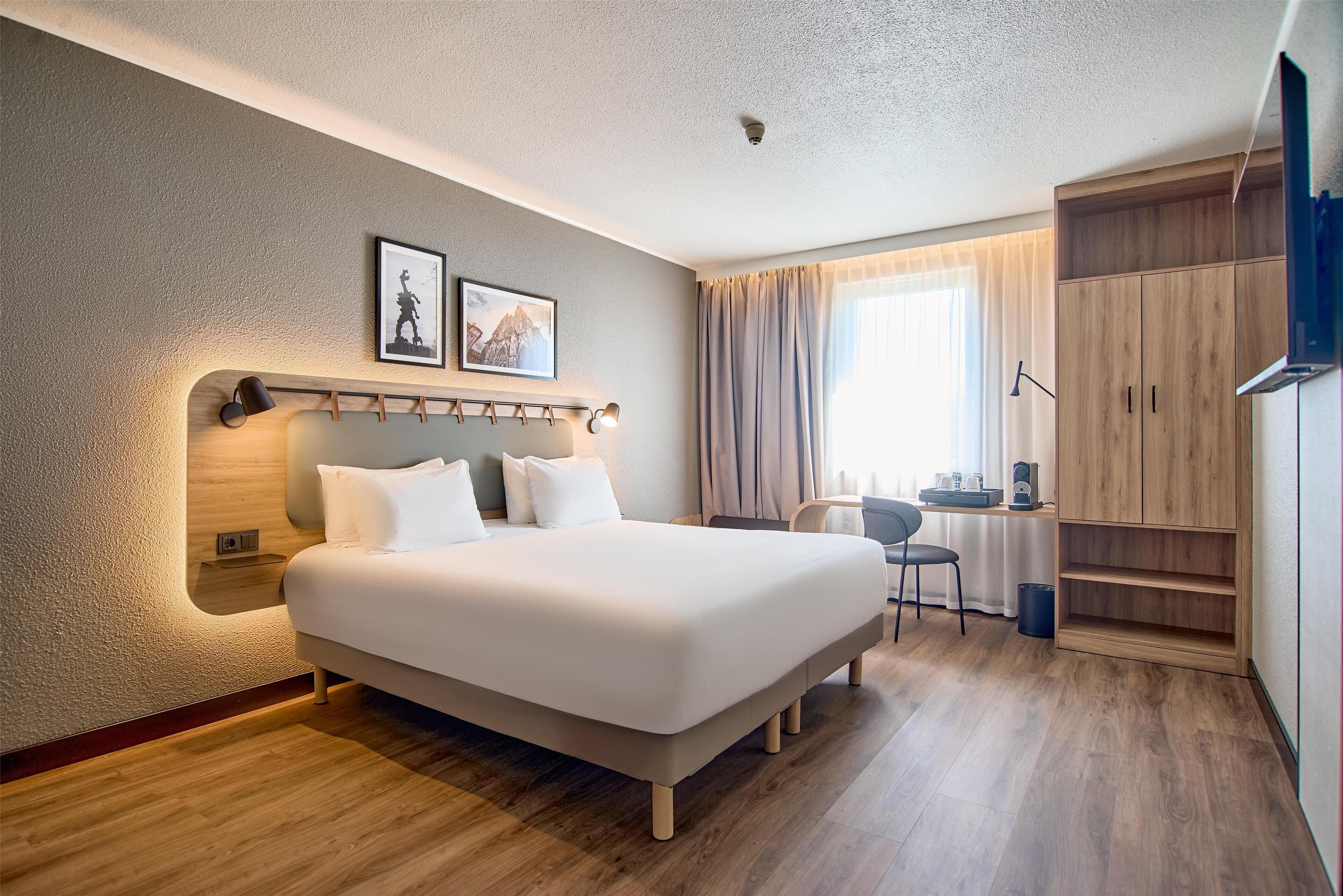 superior room, 1 king bed | desk, iron/ironing board, free cots/infant beds, rollaway beds