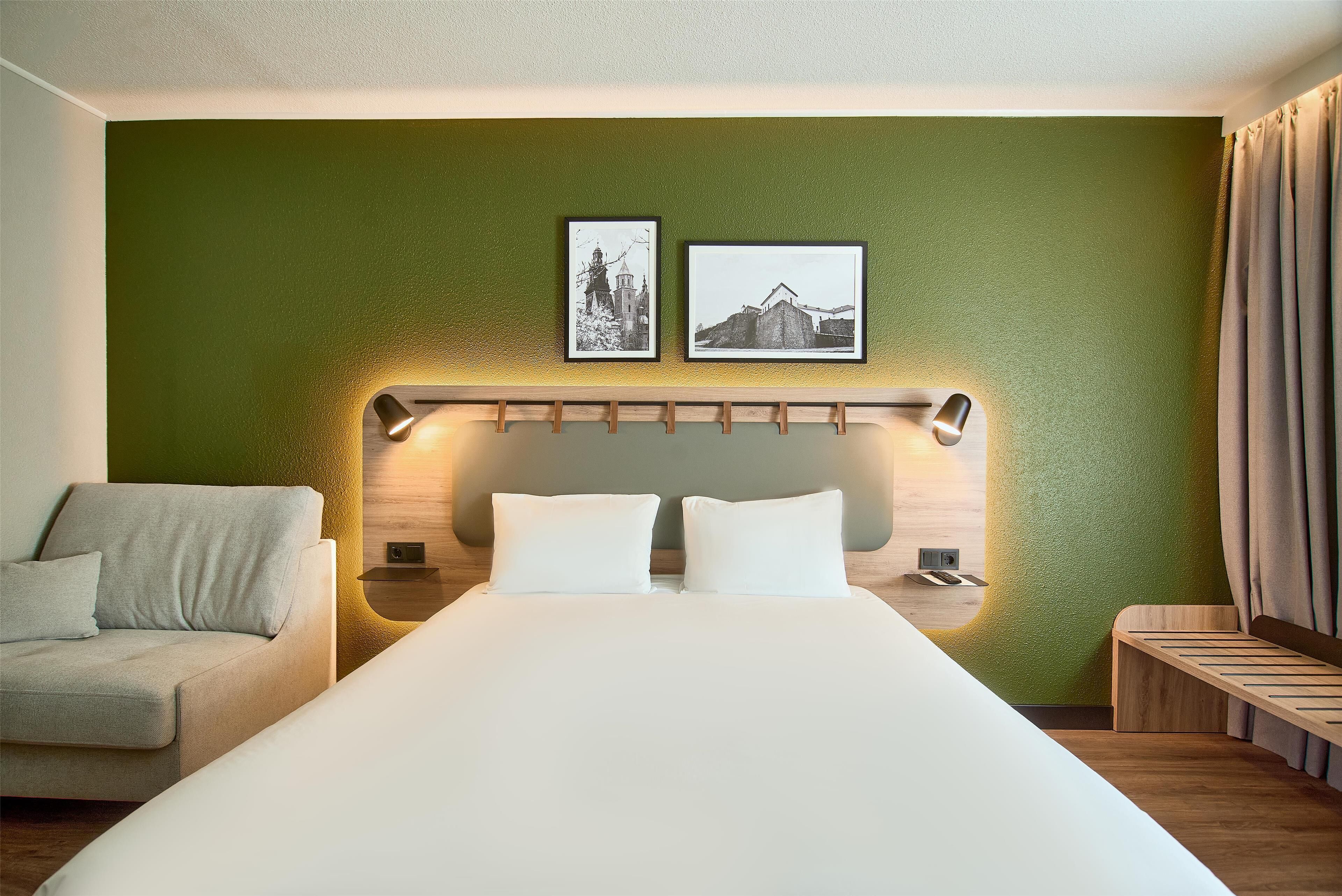 standard room, 1 queen bed | desk, iron/ironing board, free cots/infant beds, rollaway beds