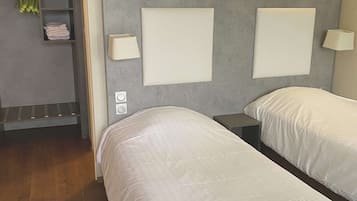 Chambre Classique avec lits jumeaux | Bureau, fer et planche Ă repasser, Wi-Fi gratuit, draps fournis