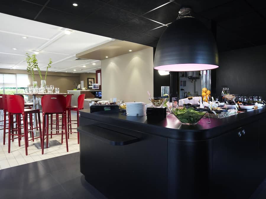 Breakfast, lunch, dinner served; French cuisine