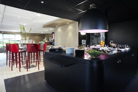 Breakfast, lunch, dinner served; French cuisine