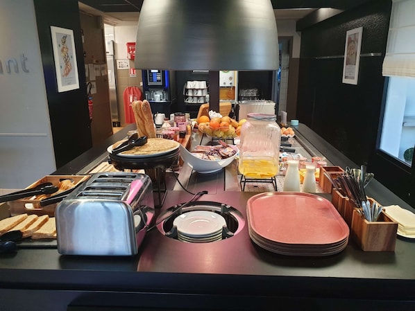 Daily buffet breakfast for a fee