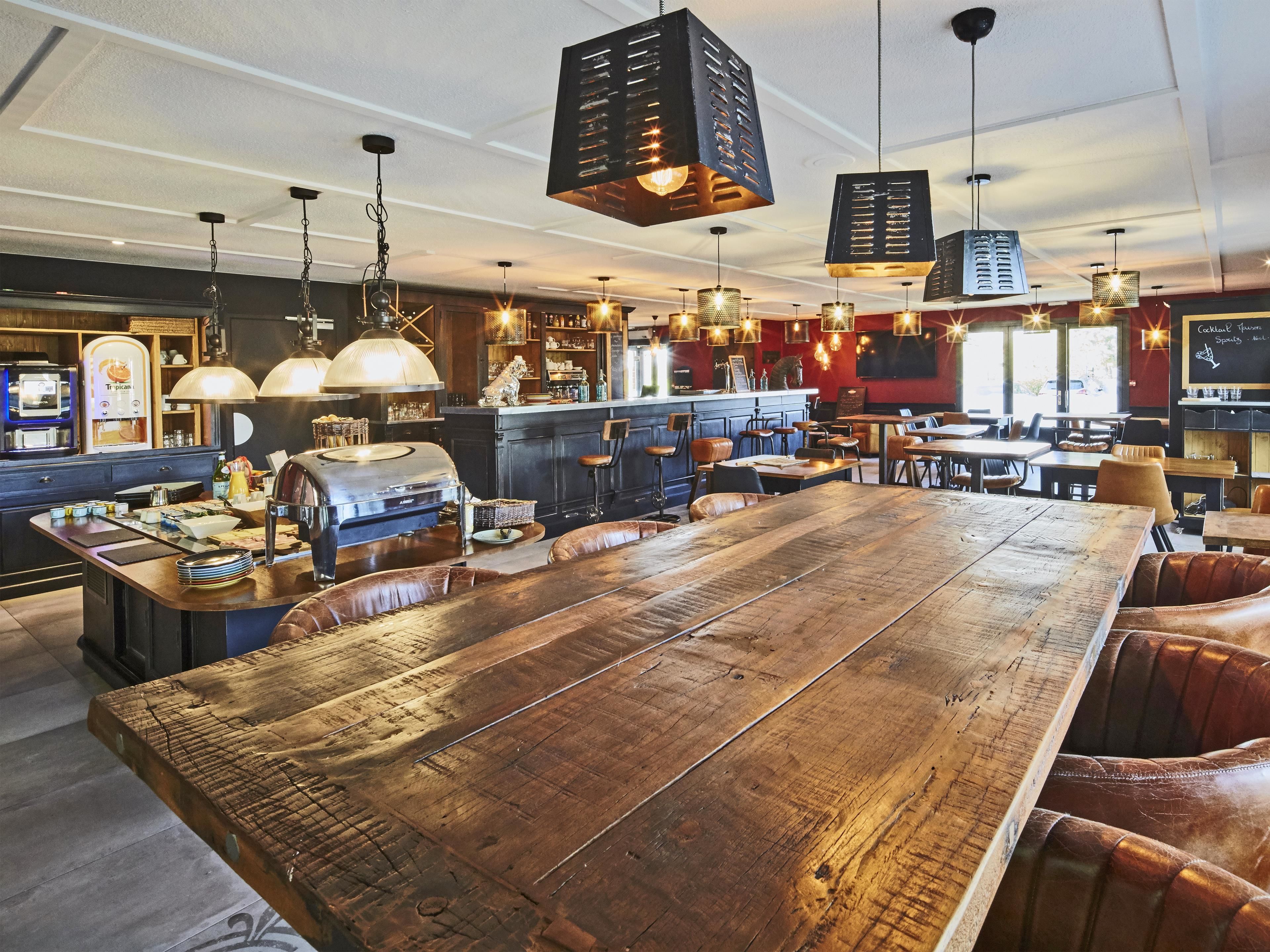 breakfast and dinner served