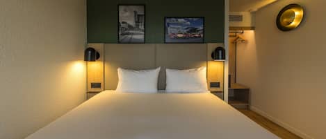 Standard Room, 1 Double Bed | Premium bedding, desk, blackout drapes, soundproofing