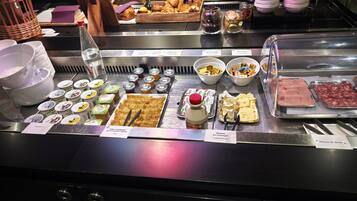 Daily buffet breakfast (EUR 13.90 per person)