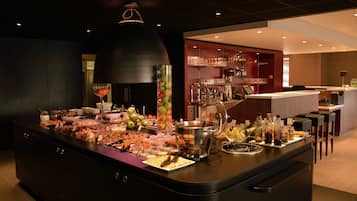 Sarapan prasmanan setiap hari (EUR 13.90 per orang)