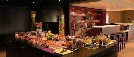 Daily buffet breakfast (EUR 13.90 per person)
