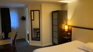 Standard-Doppelzimmer | Schreibtisch, schallisolierte Zimmer, Bügeleisen/Bügelbrett